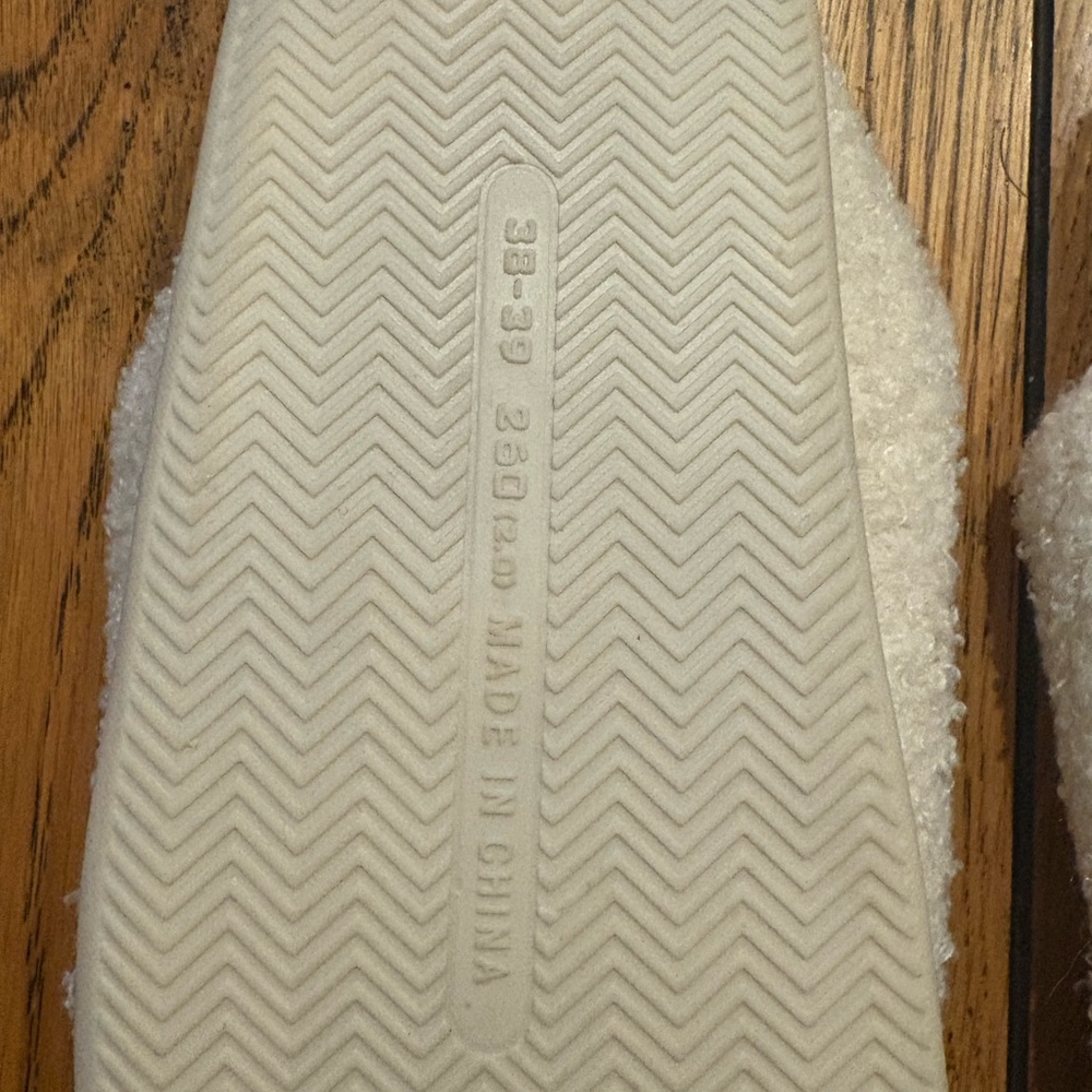 NWOT Cozy Slippers with Pink Heart Design - Picture 3 of 4
